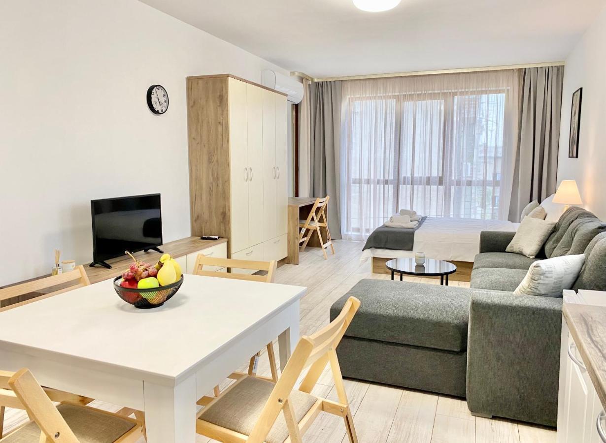 Modern For 4 Persons With Fast Wi-fi Apartment *