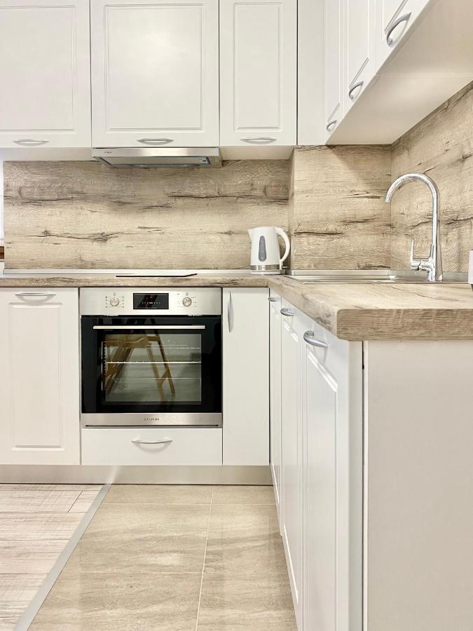 Modern For 4 Persons With Fast Wi-fi Apartment *